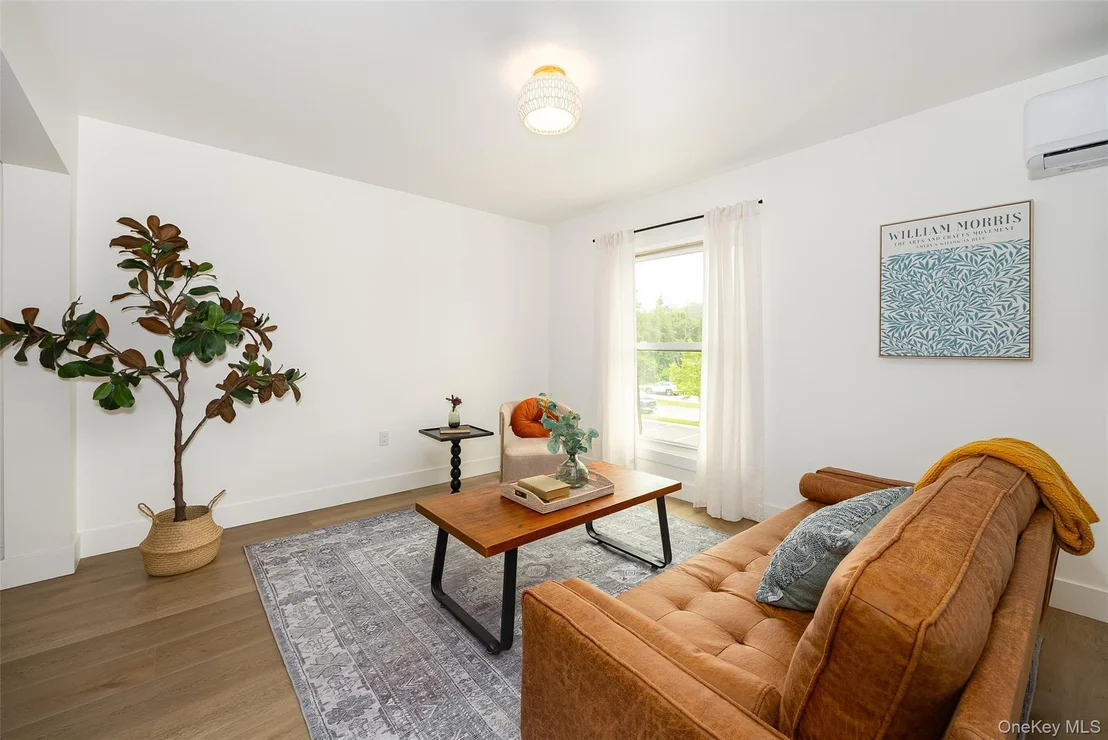 Photo of Unit C at 164 Rinaldi Boulevard
