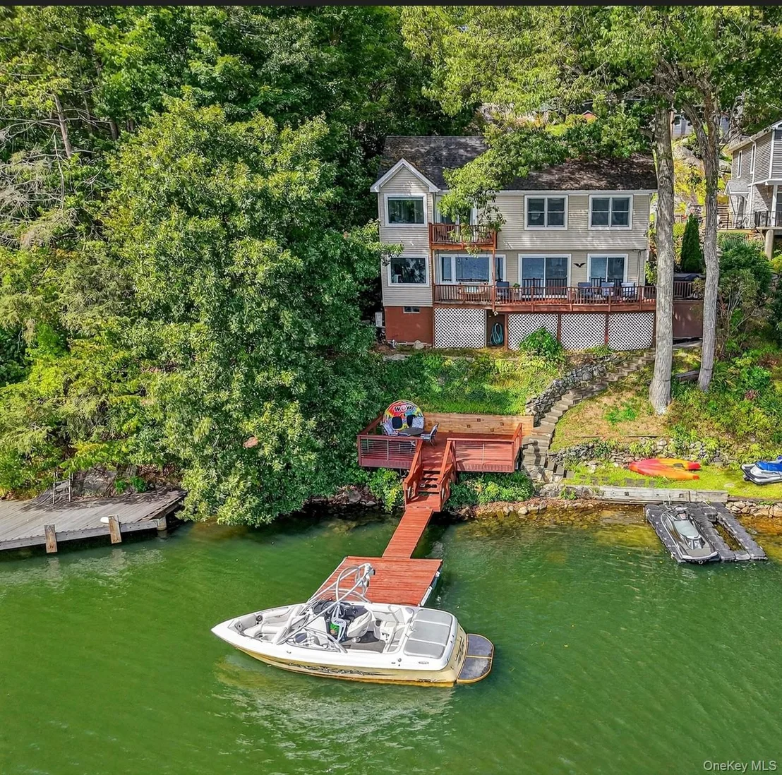 Photo of 60 LAKEVIEW DR
