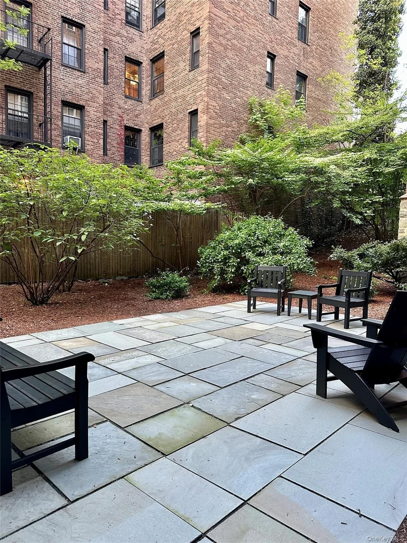 Photo of Unit 2A at 25 Parkview Avenue