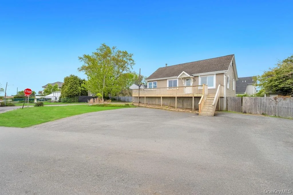 Photo of 446 Riviera Drive
