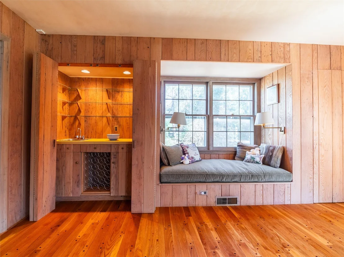 Photo of 9 Mohegan Lane