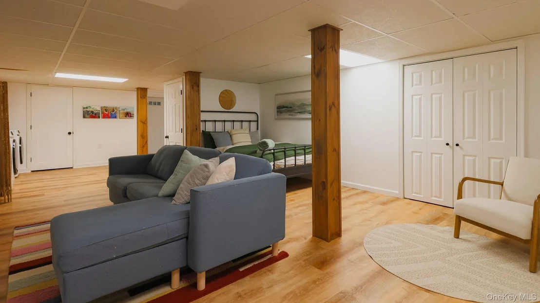 Photo of 1289 Plank Road