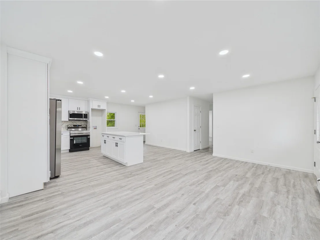 Photo of 170 Mastic Boulevard
