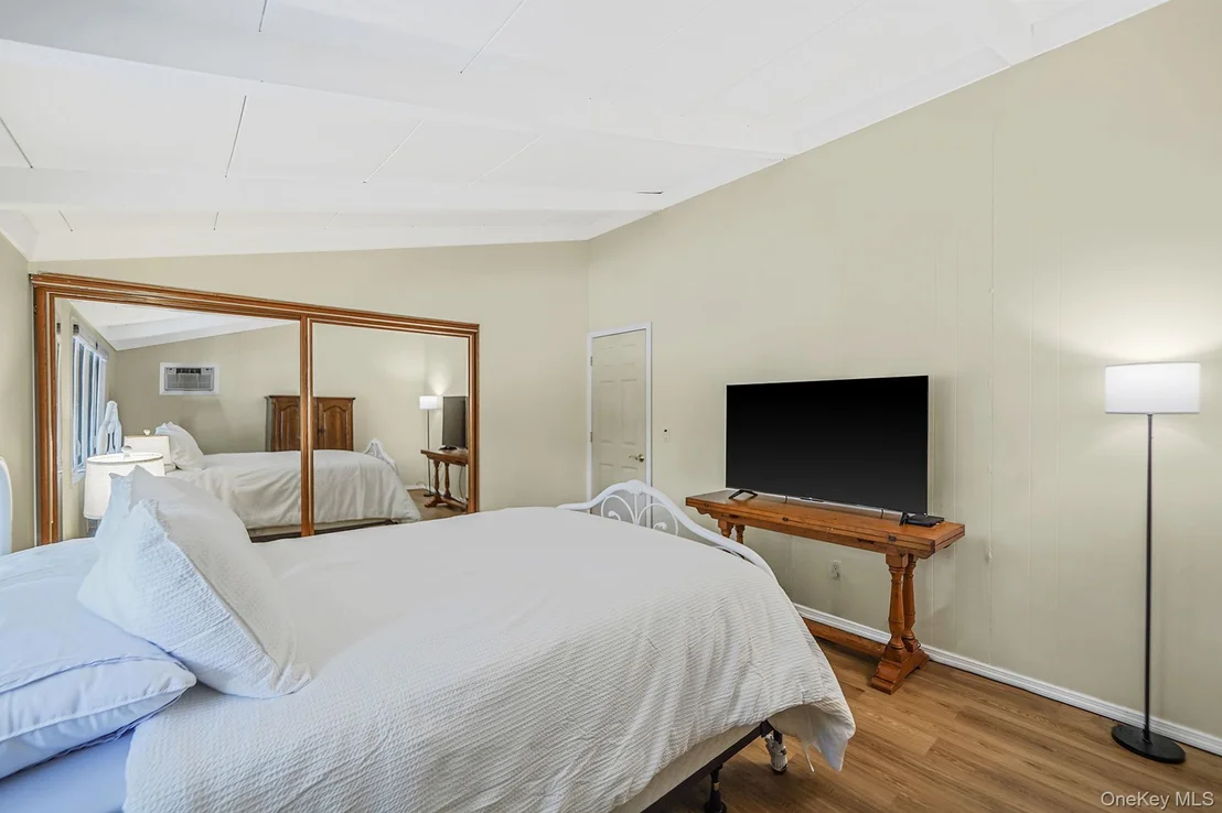 Photo of 7 Deepdale Drive