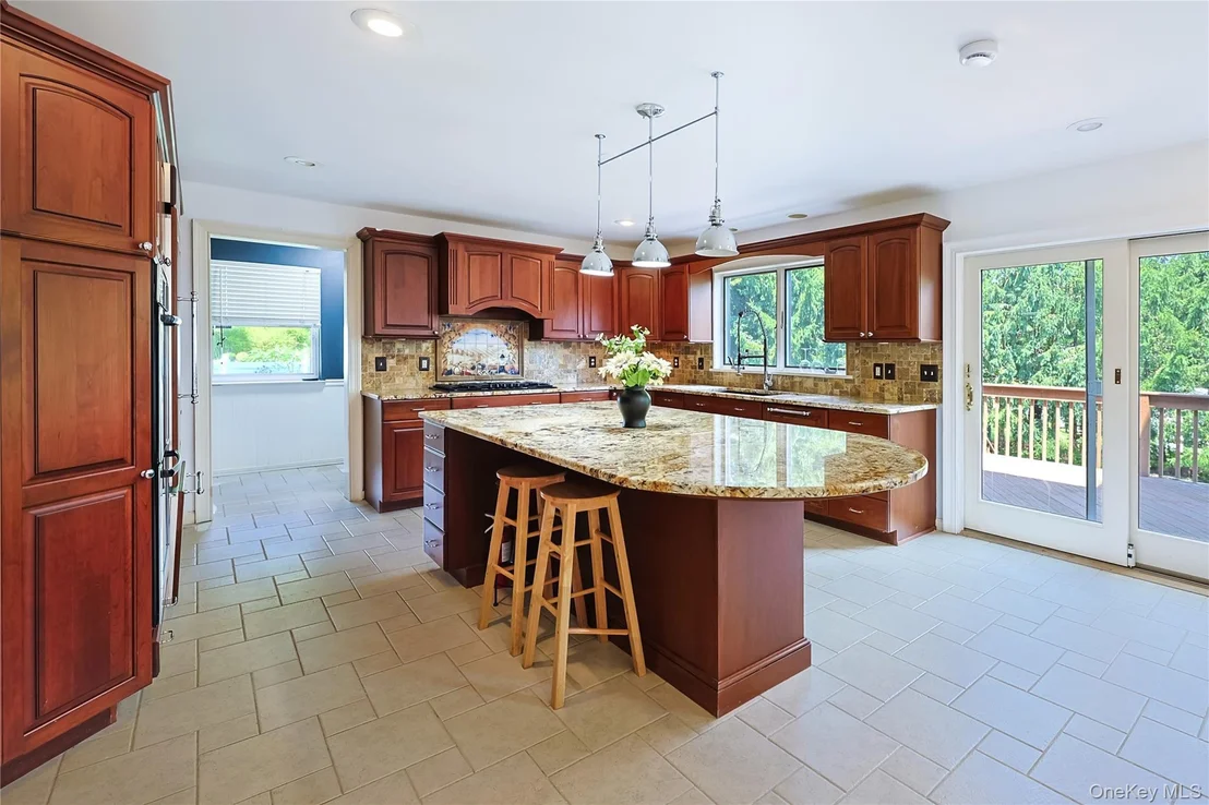 Photo of 1010 Pine View