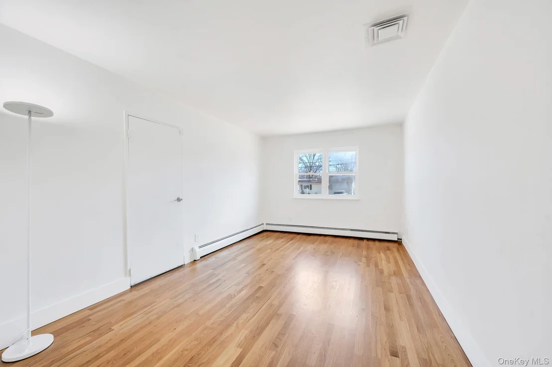 Photo of 10 Sutton Place