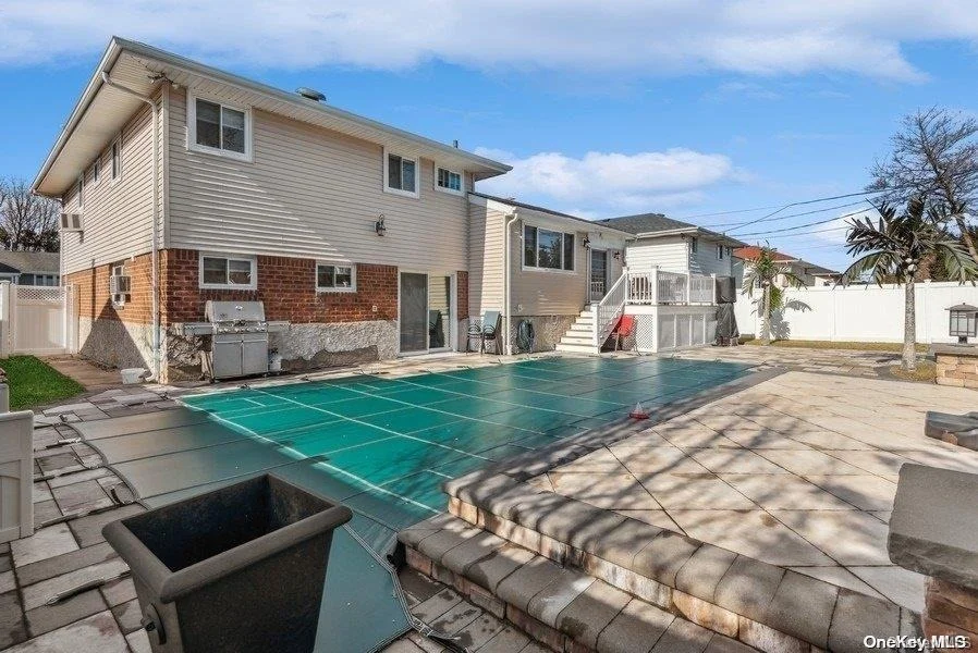 Photo of 28 S Oaks Boulevard