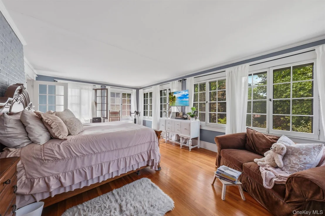 Photo of 83 Hooker Avenue