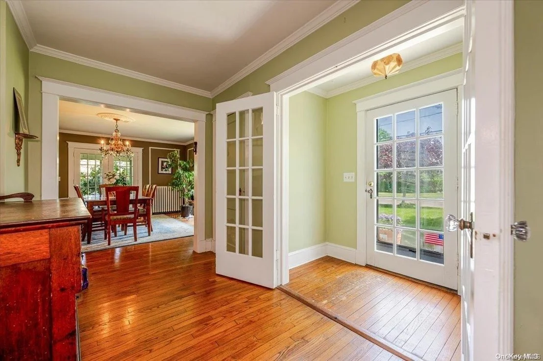 Photo of 238 Bay Avenue