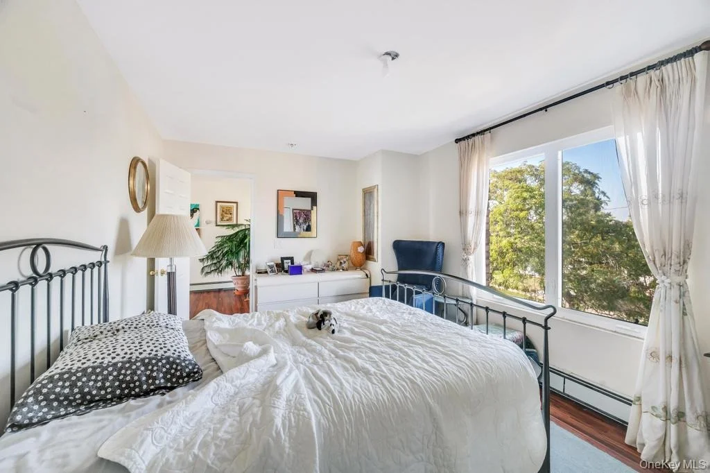 Photo of 3142 Shore Road