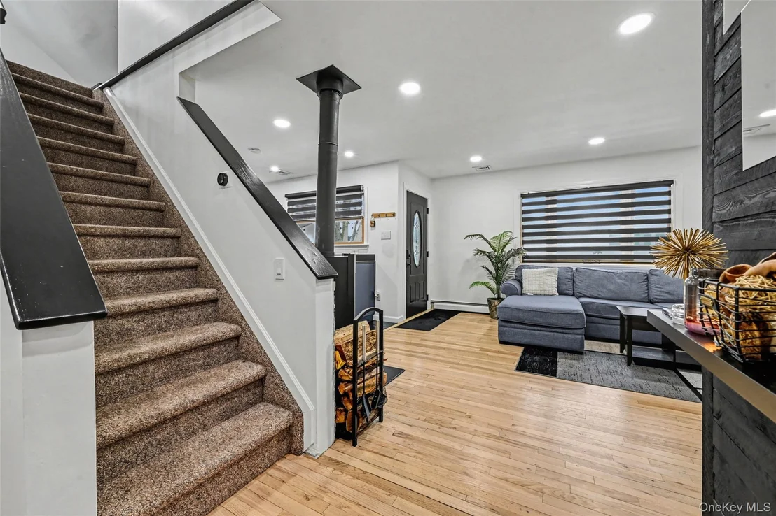 Photo of 327 Barton Avenue