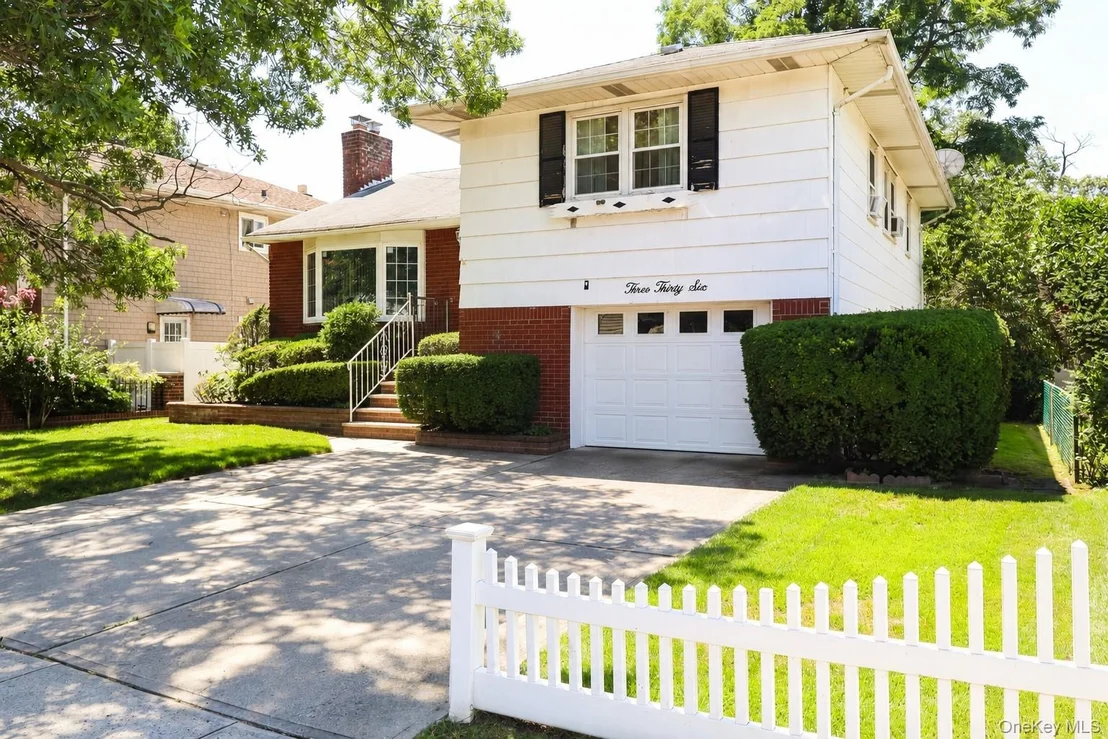 Photo of 336 W Valley Stream Boulevard