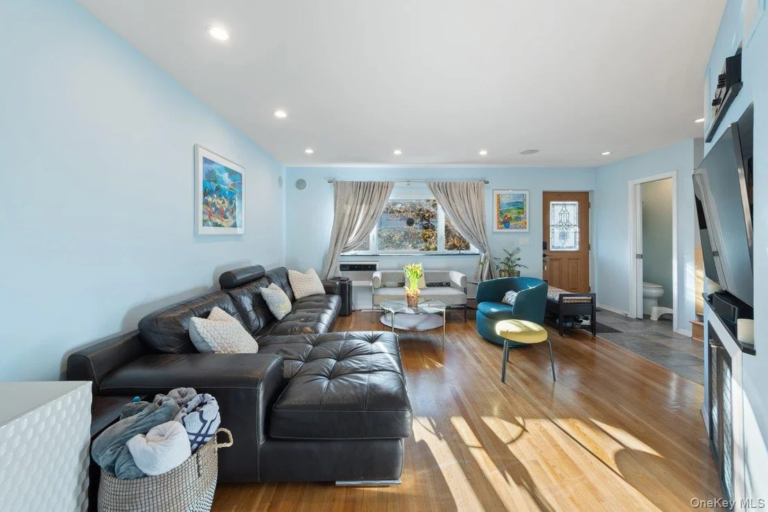 Photo of 902 Dean Avenue