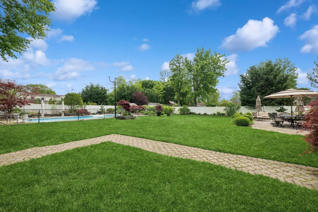 Photo of 2525 Beverly Road