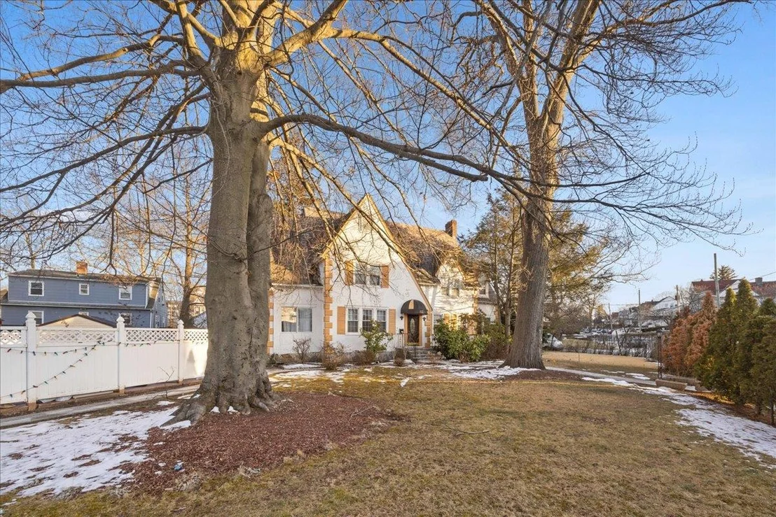 Photo of 319 Summit Avenue