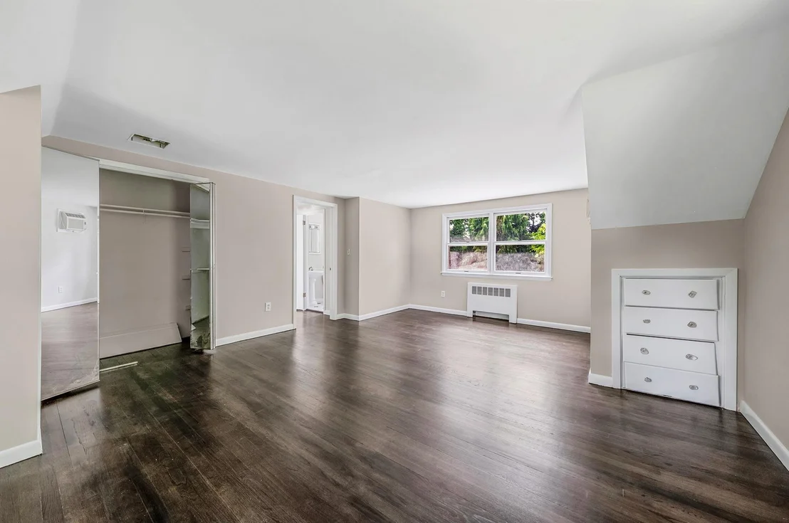 Photo of 10 Clearbrook Drive