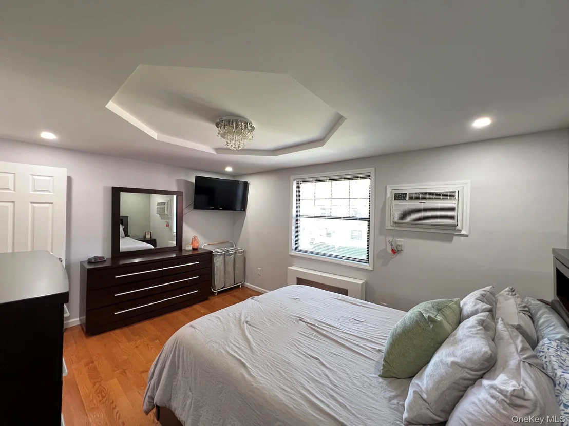 Photo of Unit B at 13714 68TH DRIVE
