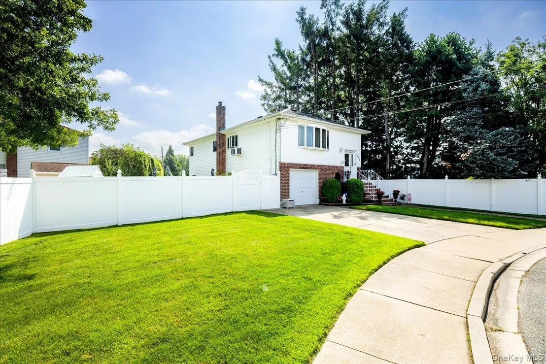 Photo of 242 Seidman Place