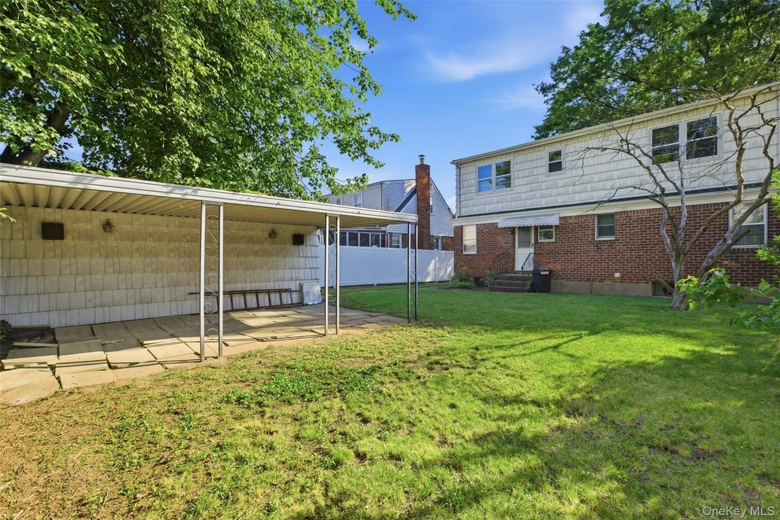 Photo of 116 Prague Street