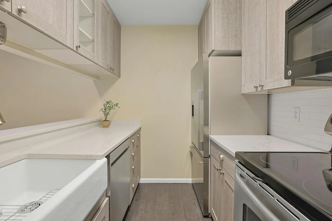 Photo of Unit 2E at 500 Pondside Drive