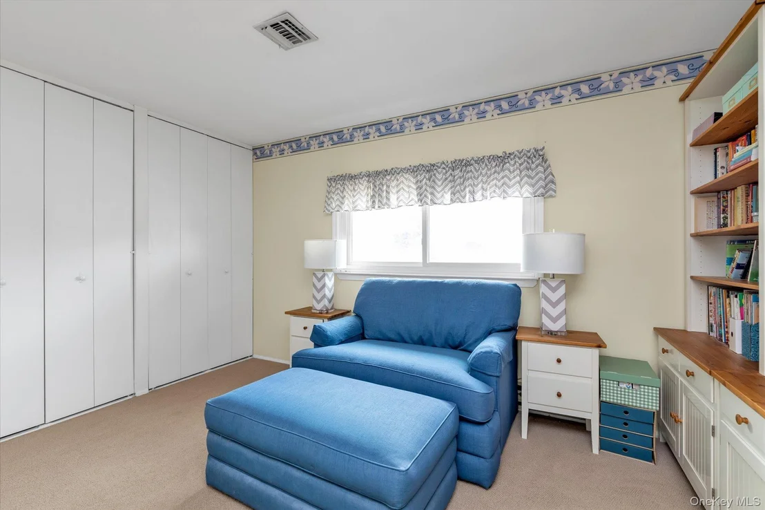 Photo of Unit 303 at 2355 Pershing Boulevard