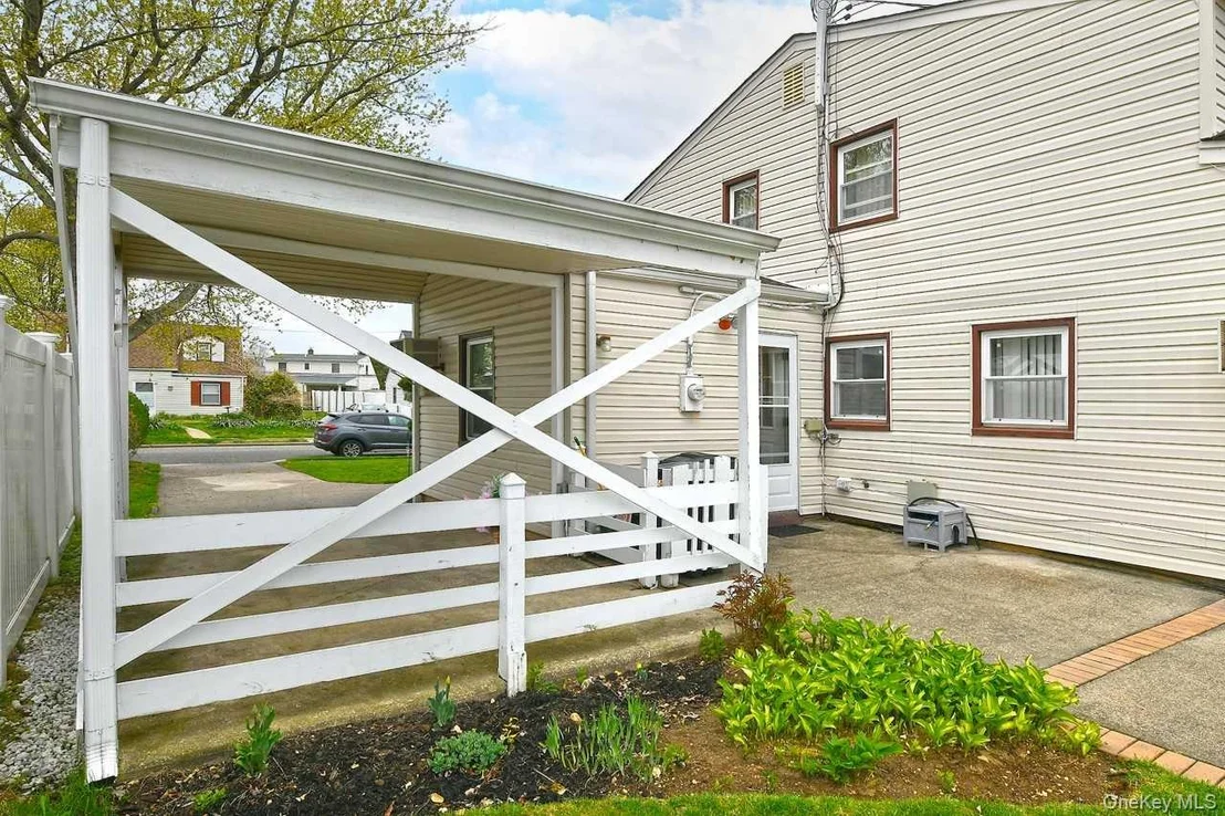Photo of 203 Saddle Lane