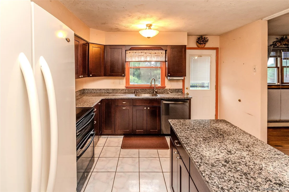 Photo of 6 Bates Circle