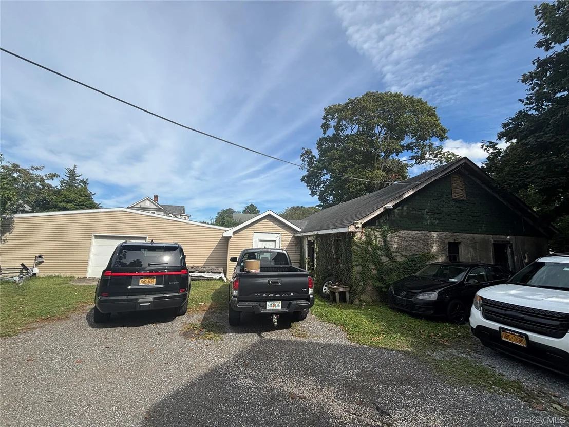 Photo of 226 Sweezy Avenue