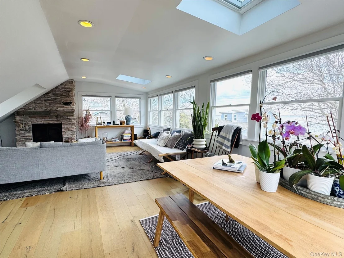 Photo of 106 Oak Beach Road