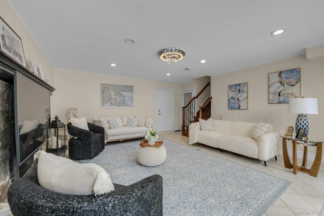 Photo of 98 Belmont Circle