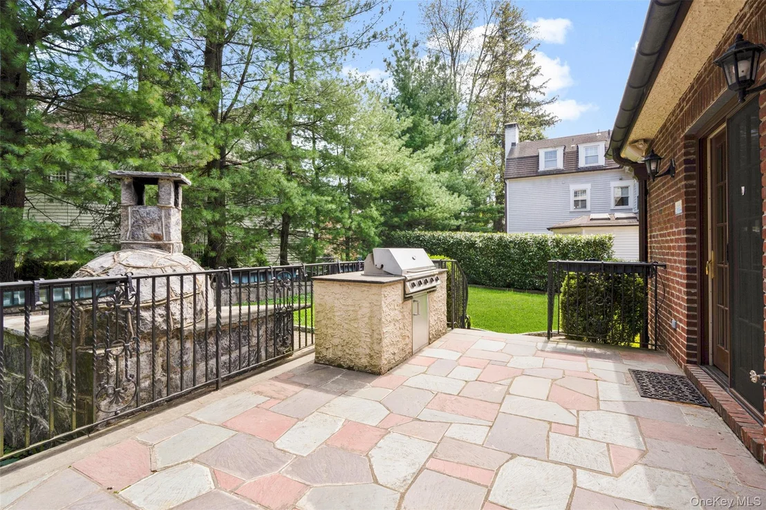 Photo of 210 Cliff Avenue