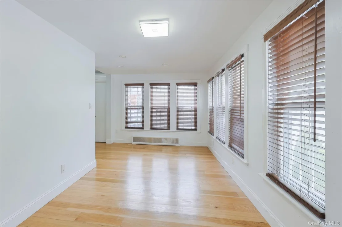 Photo of 32-02 Murray Lane