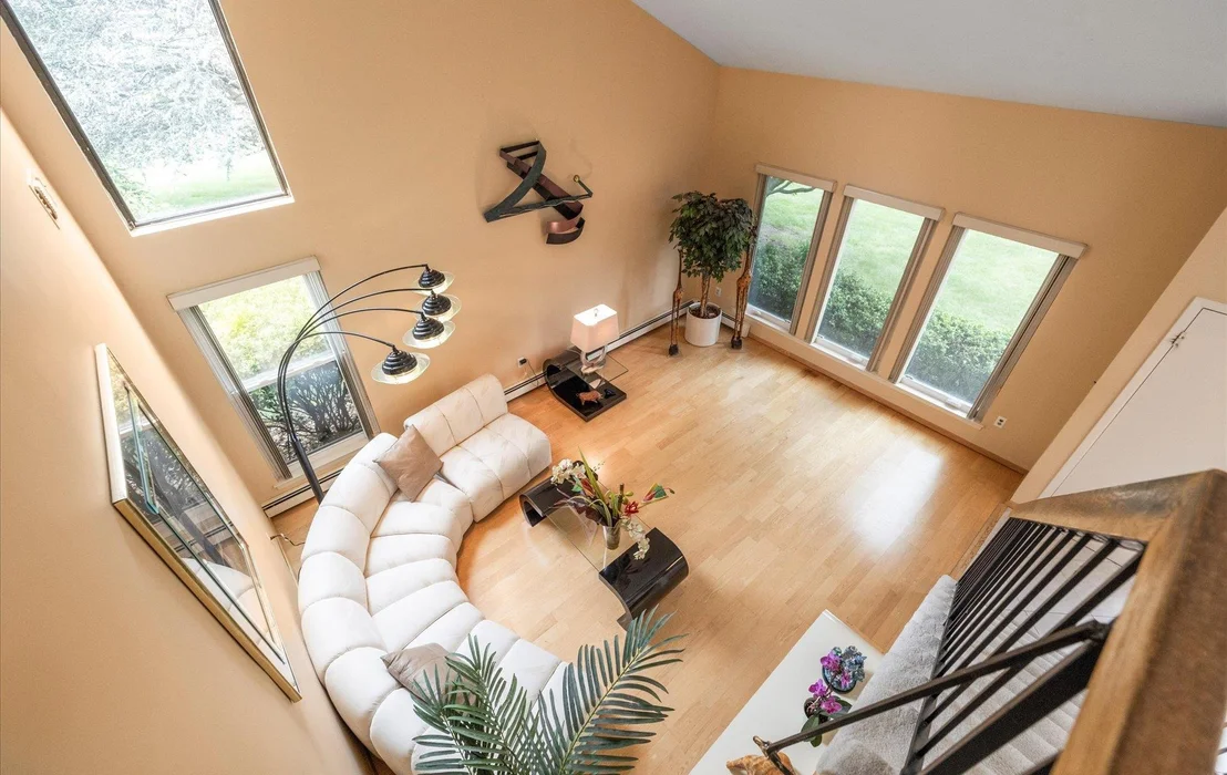 Photo of 34 Oak Meadow Road