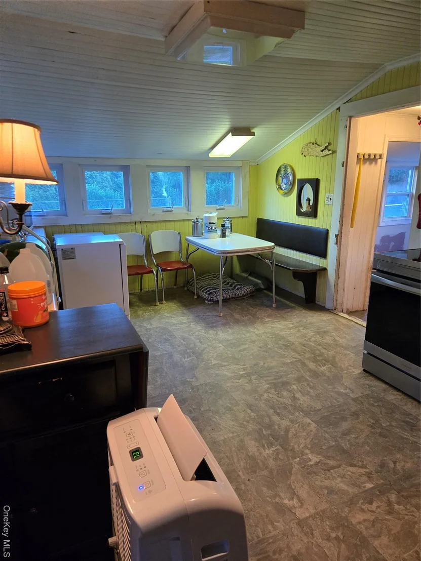 Photo of 3953 Sound Avenue