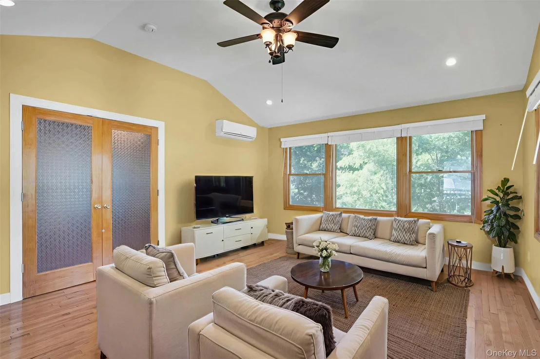 Photo of 33 Pittoni Drive