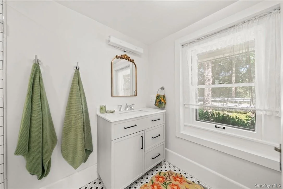 Photo of 2585 River Road
