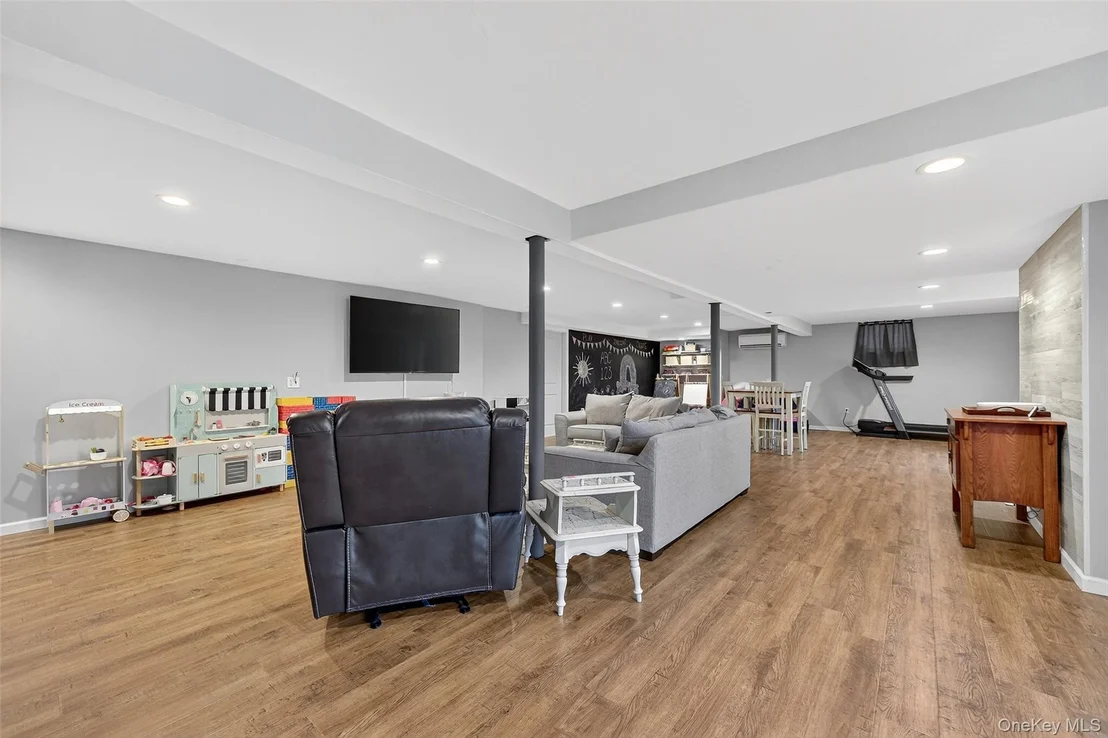 Photo of 8 Ridge Road