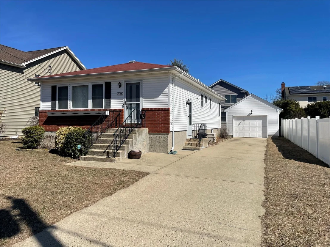 Photo of 1655 Lewis Road