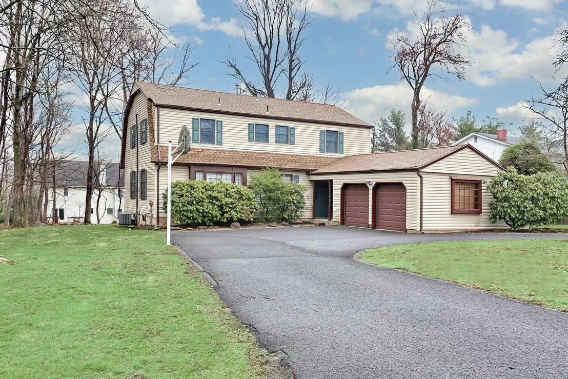 Photo of 16 Lancaster Drive