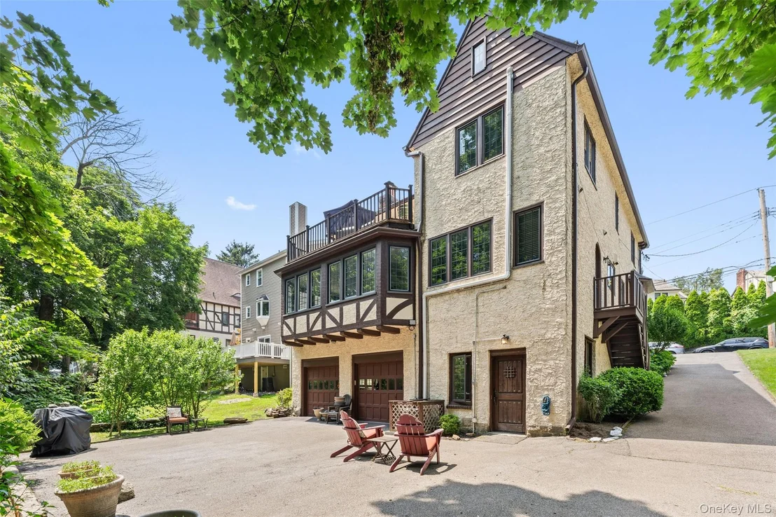 Photo of 40 Parkview Drive