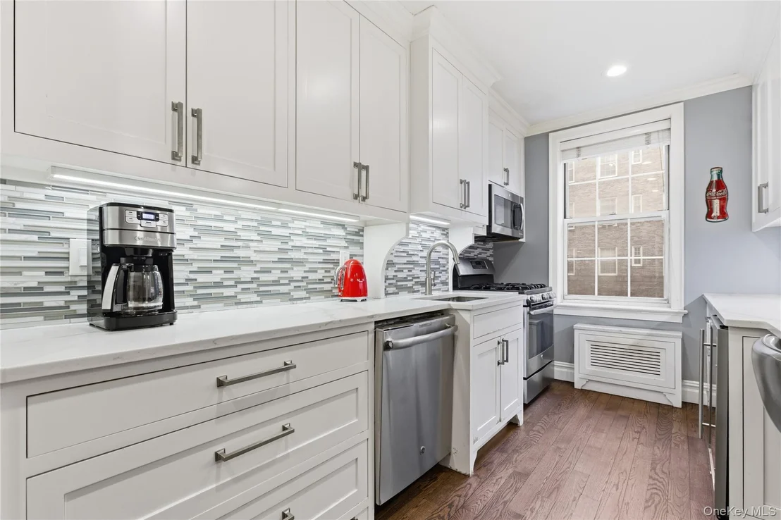 Photo of Unit 2A at 25 Parkview Avenue