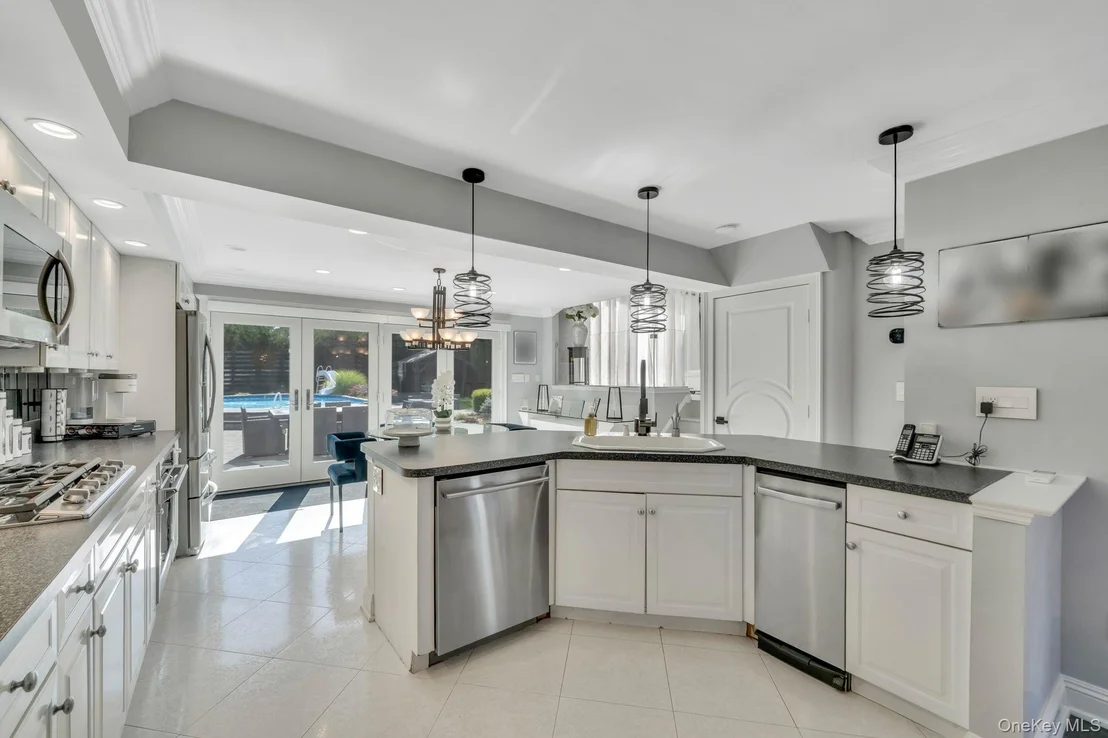 Photo of 29 Selden Boulevard