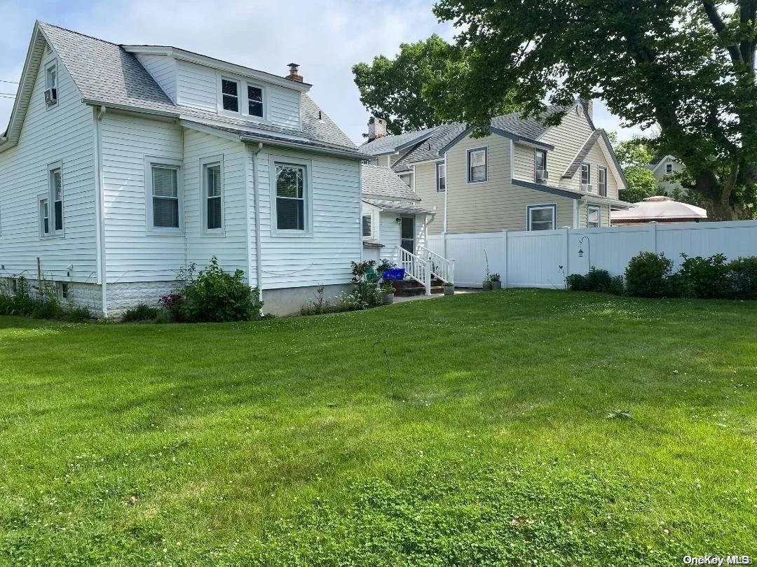Photo of 664 Thomas Avenue