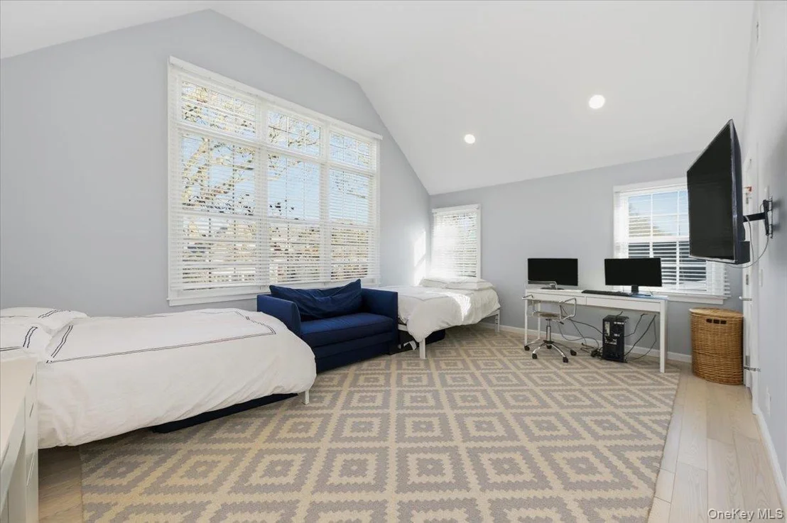 Photo of 1697 Bay Boulevard