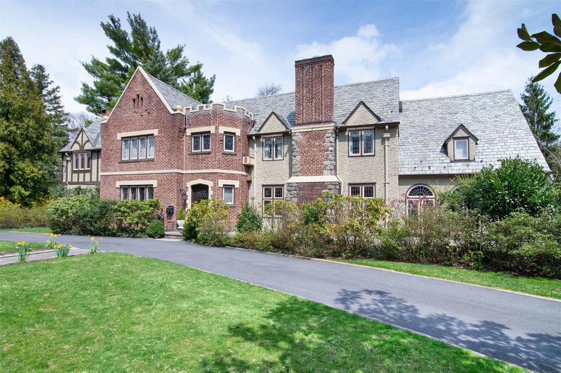Photo of 1028 Esplanade