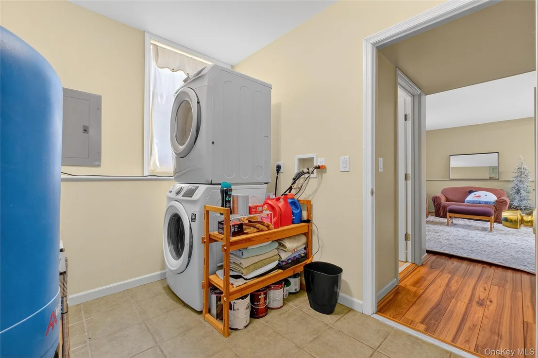 Photo of 387 Cornwall Hill Road
