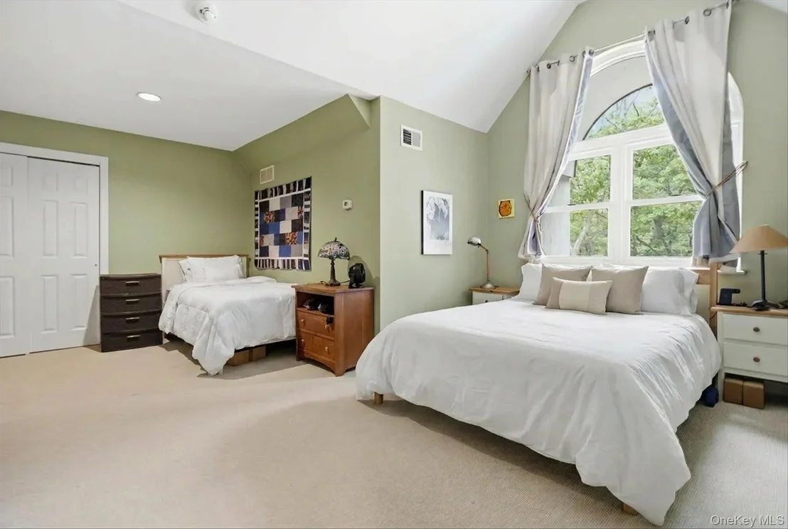 Photo of 90 Lakeside Lane