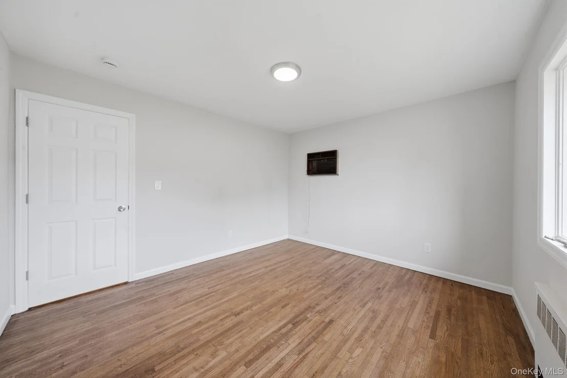 Photo of 986 Cayuga Road