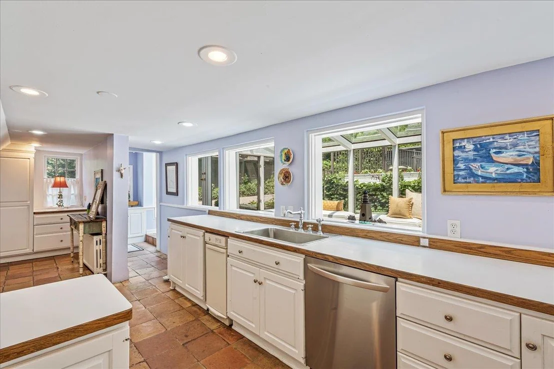 Photo of 50 Shore Road