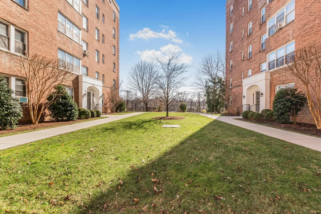 Photo of Unit 2K at 1 Bronxville Road
